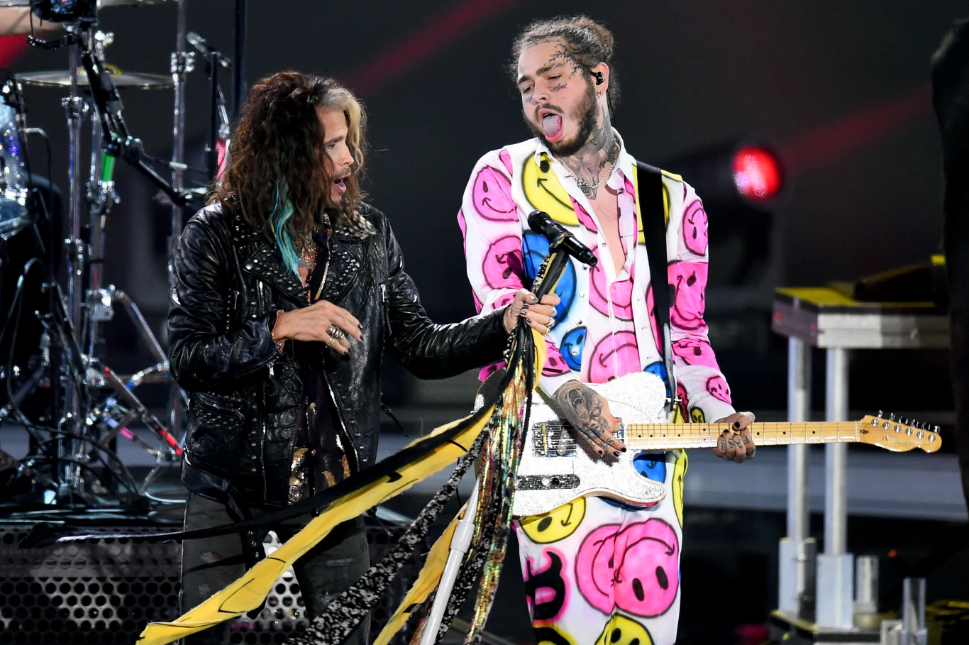 Steven Tyler z Aerosmith na scenie z Post Malone Steven Tyler z Aerosmith na scenie z Post Malone