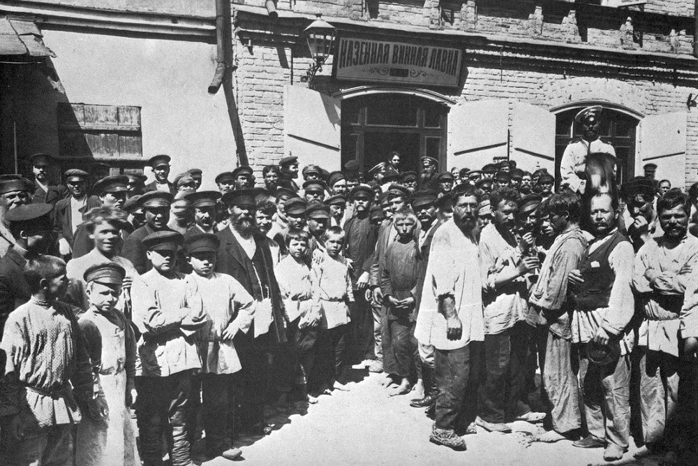 Rosyjscy chłopi protestują przeciwko zakazowi sprzedaży alkoholu w 1914 roku