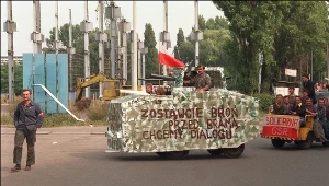 Generał Czesław Kiszczak zagroził strajkującym wprowadzeniem godziny milicyjnej oraz innymi nadzwyczajnymi środkami