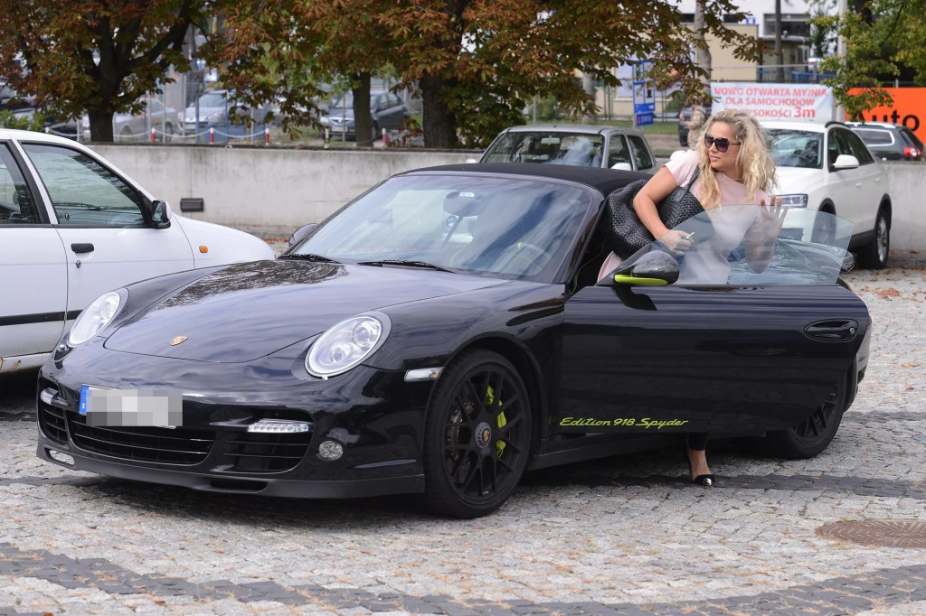 Liszowska swoje porsche zamieniła na bentleya Liszowska swoje porsche zamieniła na bentleya