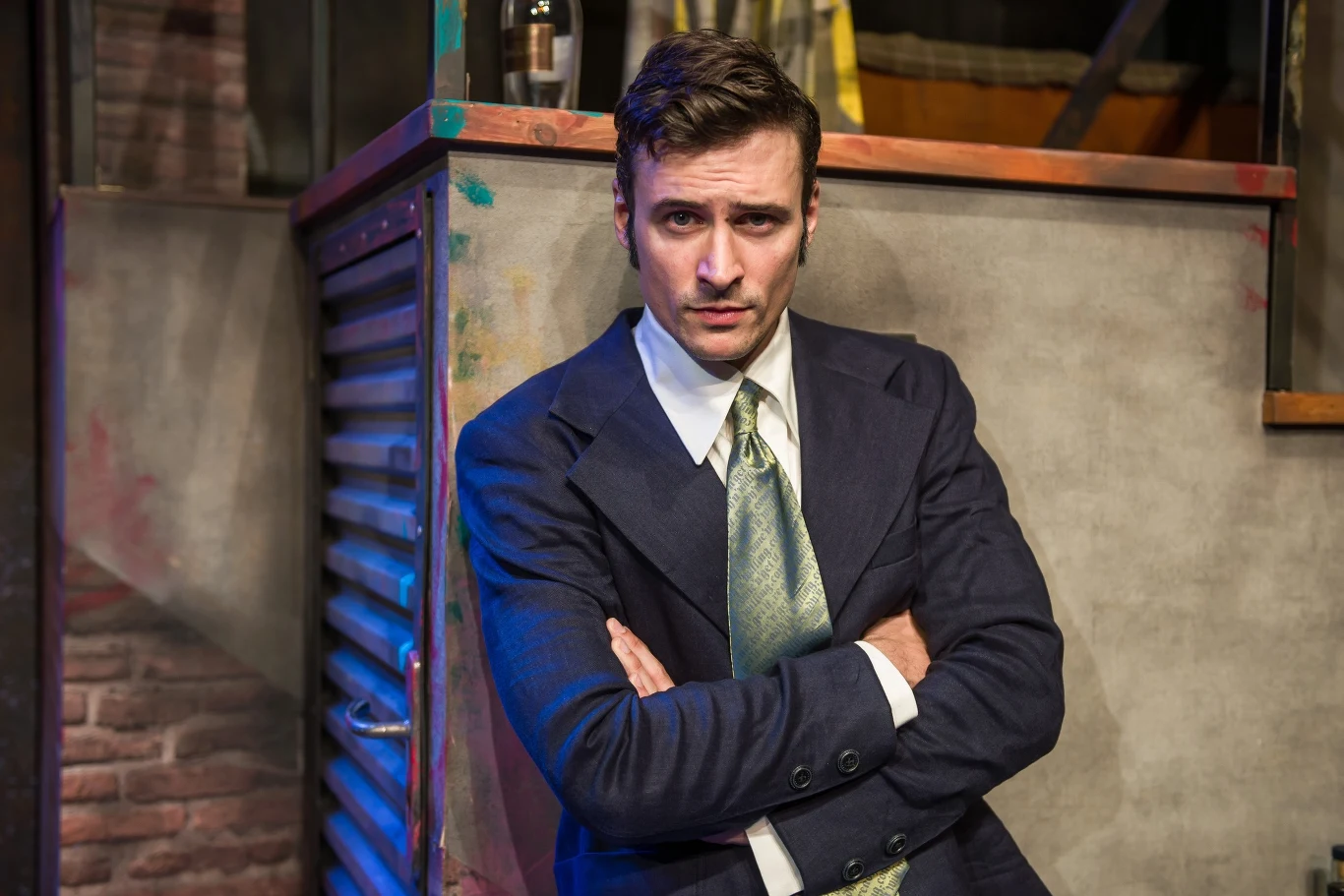 Tak Mateusz Damięcki prezentuje się w "Czarnej komedii"