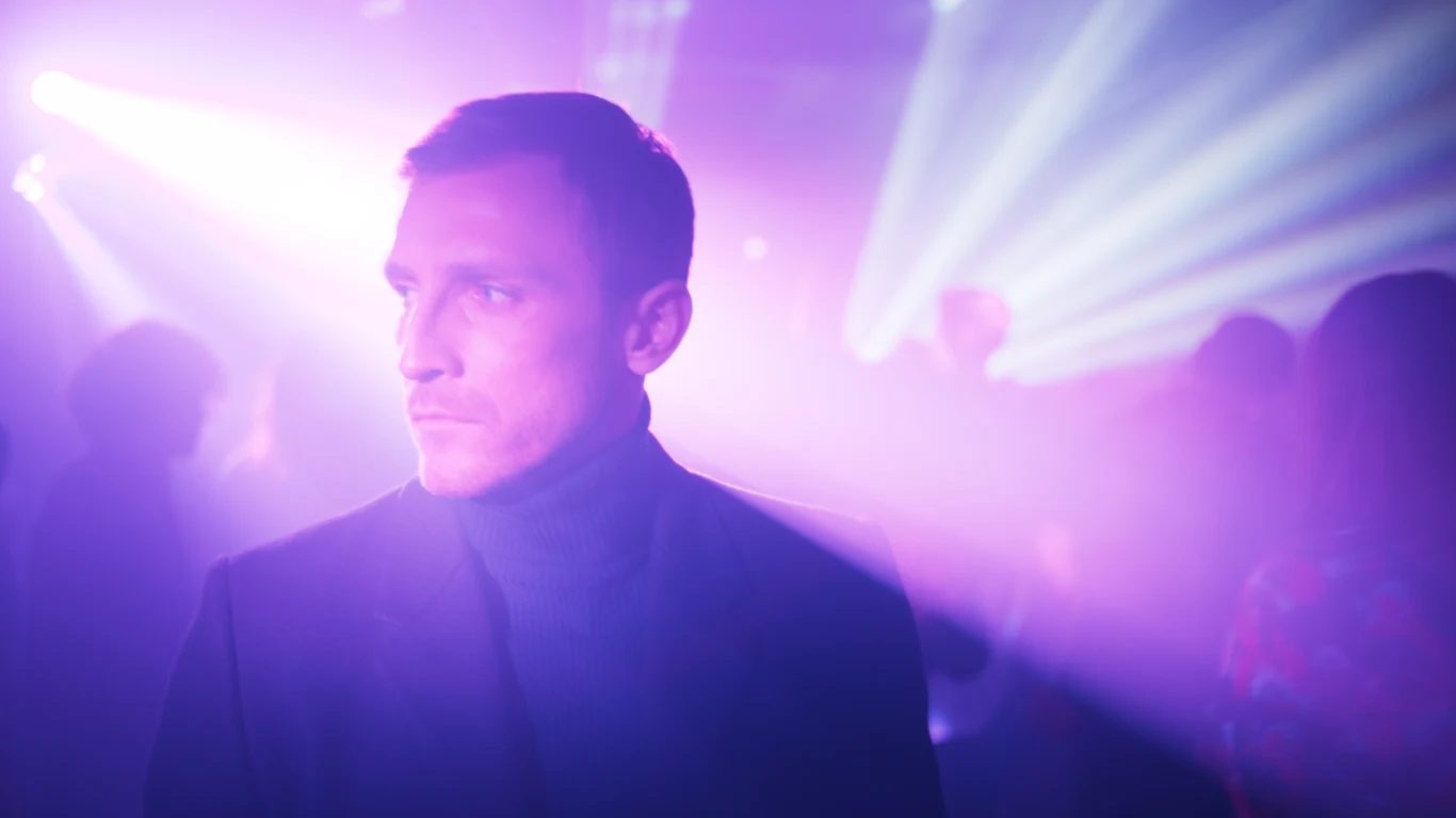 "Ślepnąc od świateł" w reżyserii Krzysztofa Skoniecznego, nakręcony na podstawie bestsellerowej powieści Jakuba Żulczyka o tym samym tytule, to nowy serial HBO, którego premiera zaplanowana jest na jesień 2018.
"Ślepnąc od świateł" w reżyserii Krzysztofa Skoniecznego, nakręcony na podstawie bestsellerowej powieści Jakuba Żulczyka o tym samym tytule, to nowy serial HBO, którego premiera zaplanowana jest na jesień 2018.