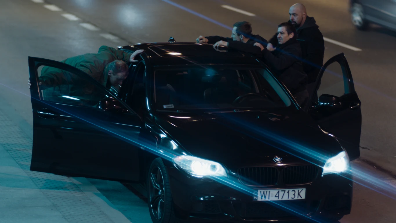 Scenariusz jest wspólnym dziełem Krzysztofa Skoniecznego i Jakuba Żulczyka. Scenariusz jest wspólnym dziełem Krzysztofa Skoniecznego i Jakuba Żulczyka.