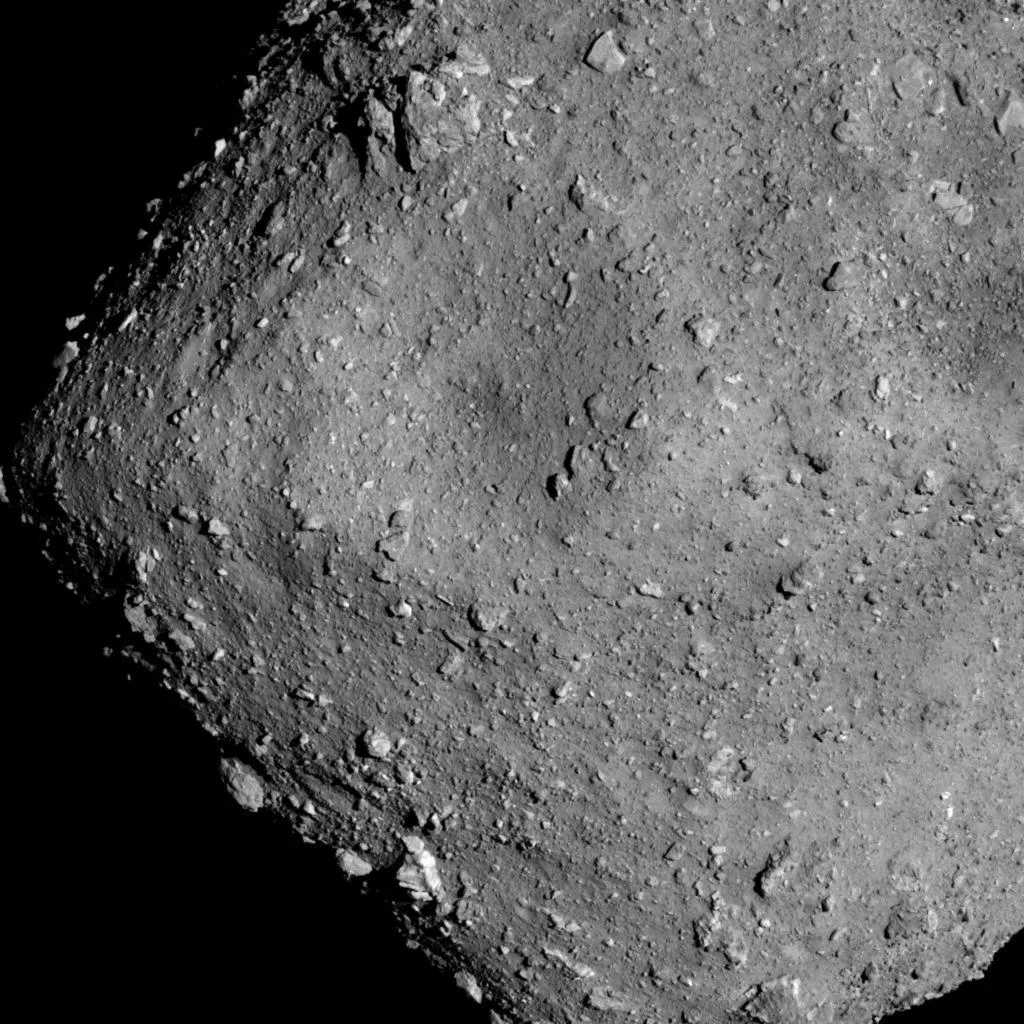 Planetoida Ryugu widziana z odległości 6 km