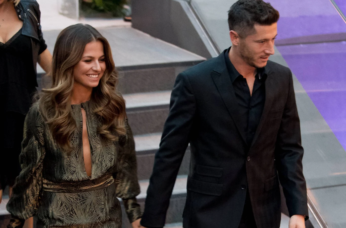 Lewandowscy w drodze na imprezę urodzinową Lewandowscy w drodze na imprezę urodzinową