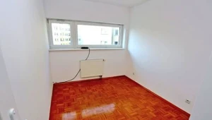 Zdjęcia mieszkań zaprezentowane przez burmistrza Woli Krzysztof Strzałkowski 