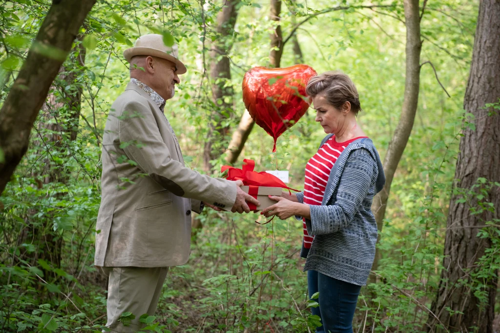 Honorata zauważy przyczepiony do krzaka balon w kształcie serca i spotka w końcu męża Honorata zauważy przyczepiony do krzaka balon w kształcie serca i spotka w końcu męża