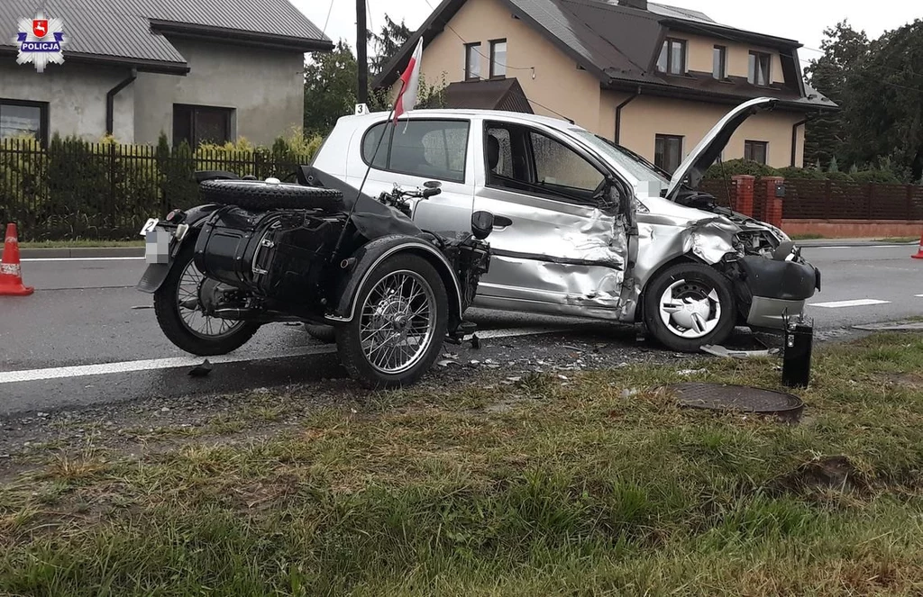 Motocykl Ural uderzył w bok Toyoty