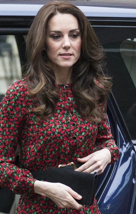 Zwykle blizna księżnej jest ukryta pod włosami Zwykle blizna księżnej jest ukryta pod włosami