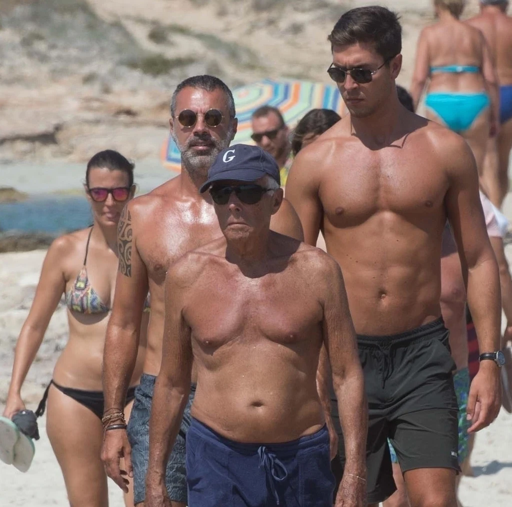 Giorgio Armani z przyjaciółmi Giorgio Armani z przyjaciółmi