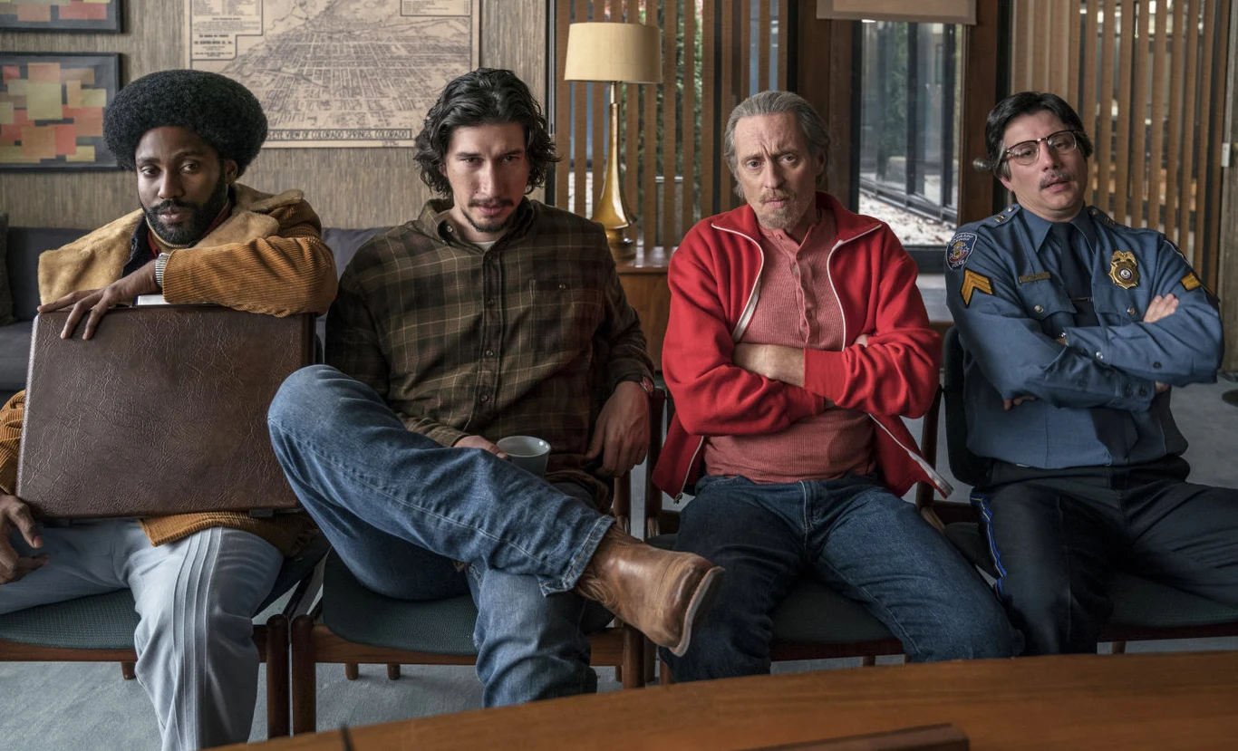 Kadr z filmu "Czarne bractwo. BlacKkKlansman" Kadr z filmu "Czarne bractwo. BlacKkKlansman"