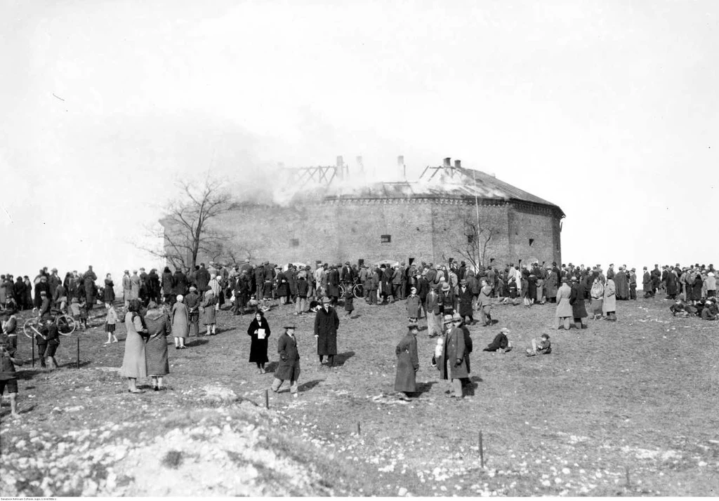 Eksplozja magazynów w Mogile nie była ostatnim poważnym wypadkiem w Twierdzy. W 1933 roku spłonął Fort św. Benedykta