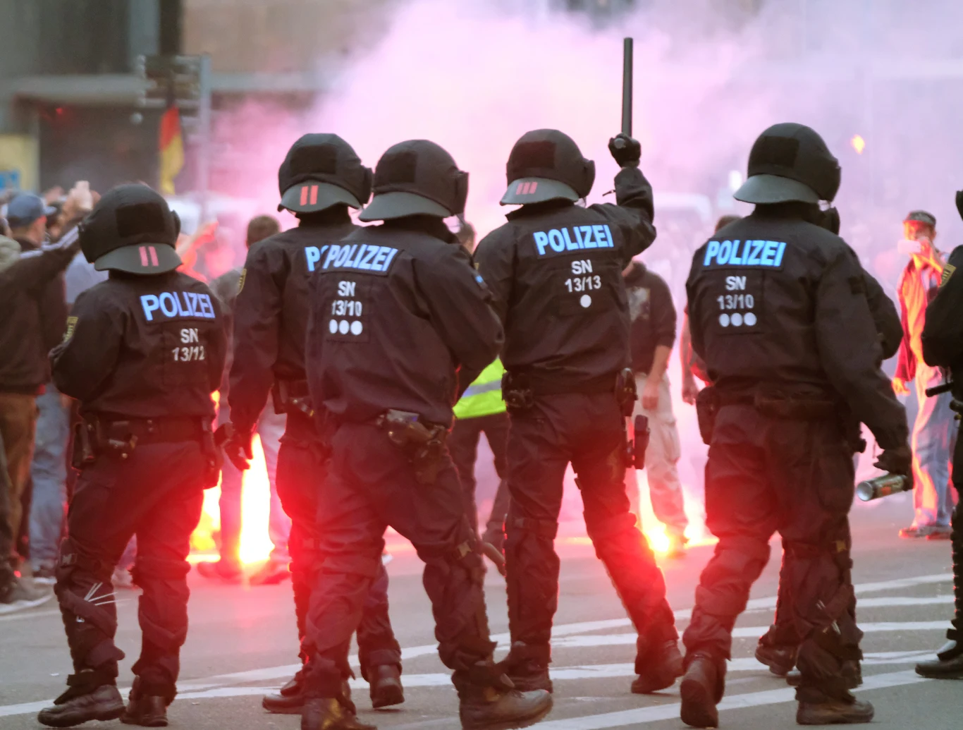 Protesty w Chemnitz wywołała śmierć 35-letniego Niemca, który zginął w bójce Protesty w Chemnitz wywołała śmierć 35-letniego Niemca, który zginął w bójce