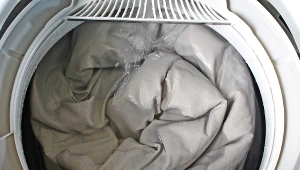 Kołdra nie mieści się w pralce? Tak łatwo ją wypierzesz