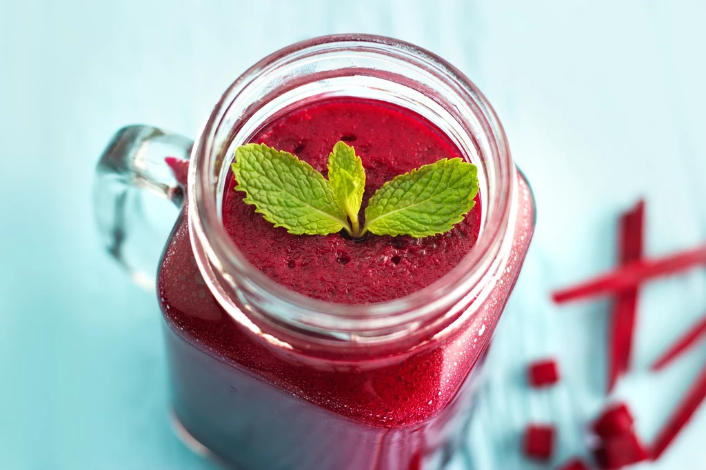 Buraczane smoothie warto wzbogacić sokiem z cytryny