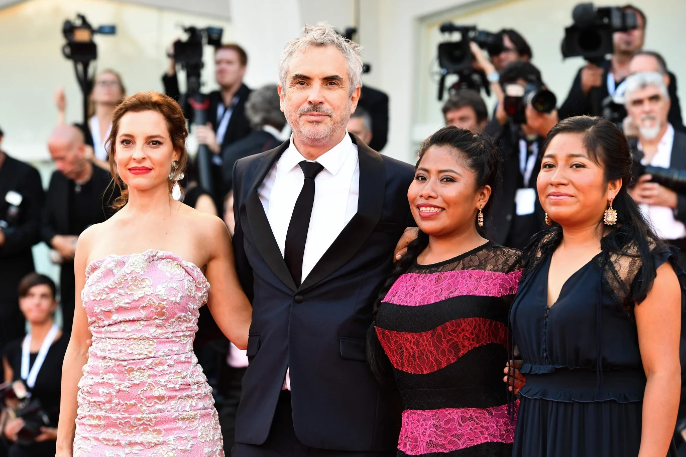 Marina de Tavira, Alfonso Cuaron, Yalitza Aparicio i Nancy Garcia na premierze filmu "Roma" w Wenecji, 30 sierpnia 2018 Marina de Tavira, Alfonso Cuaron, Yalitza Aparicio i Nancy Garcia na premierze filmu "Roma" w Wenecji, 30 sierpnia 2018