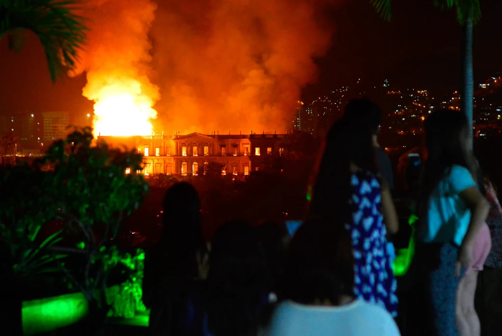 W założonym w 1818 r. muzeum znajduje się ponad 20 mln eksponatów, w tym wiele mumii, meteorytów, owadów i skamielin