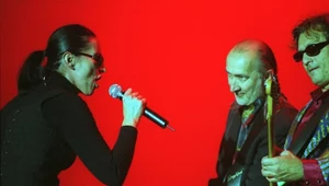 Kora, Marek Jackowski i Ryszard Olesiński na scenie w 2002 r.