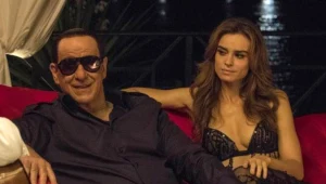 Tony Servillo jako Silvio Berlusconi oraz Katarzyna Smutniak w filmie „Loro” 