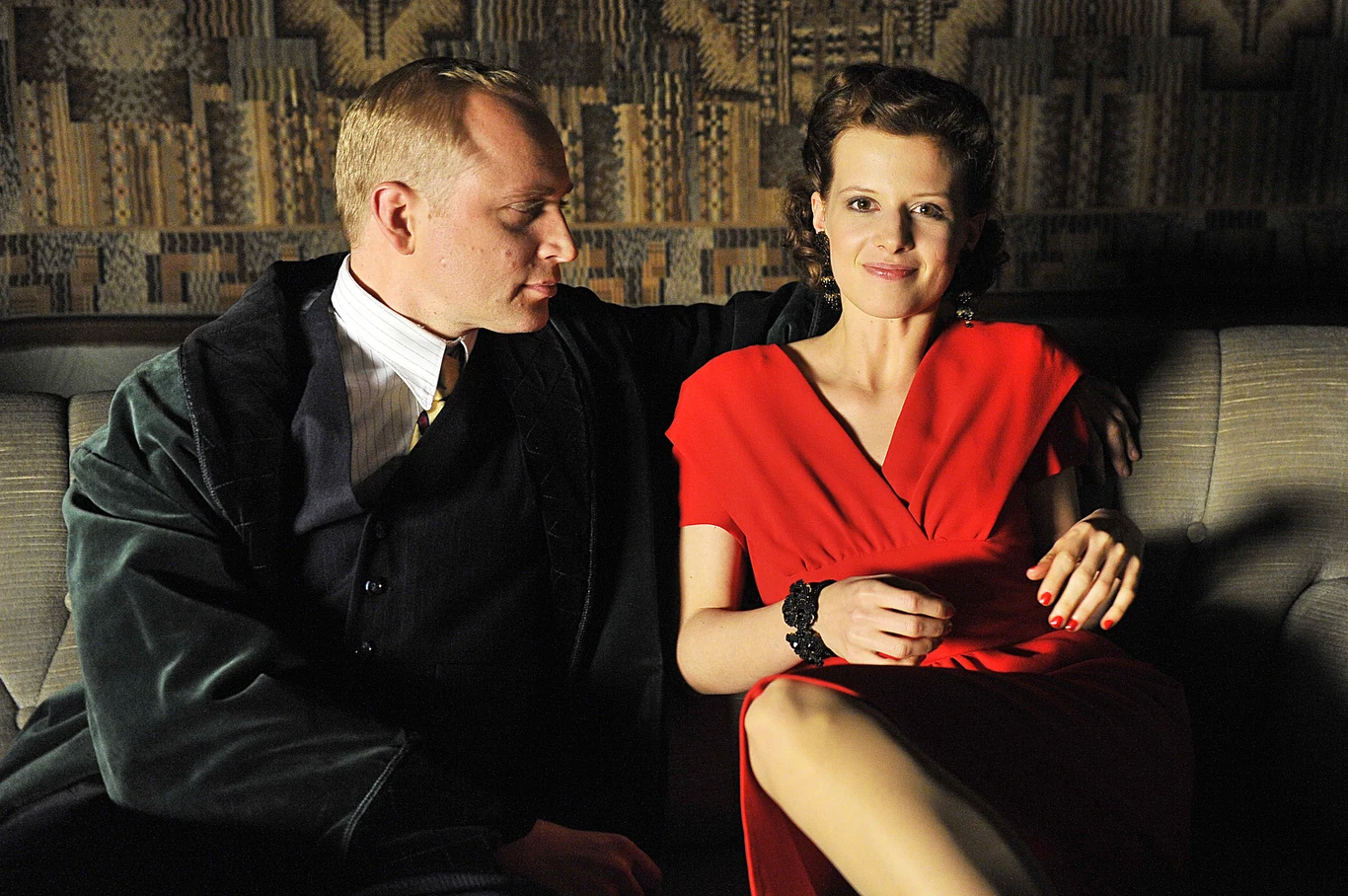 Piotr Adamczyk i Karolina Gruszka na planie "Czasu honoru" Piotr Adamczyk i Karolina Gruszka na planie "Czasu honoru"