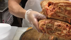 ​Pizza - burrito waży ponad 3 kilogramy. Dałbyś radę?