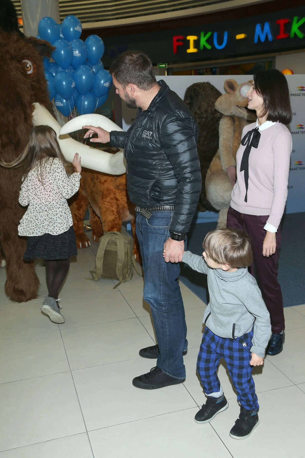 Tomasz Karolak z Violą i dziećmi Tomasz Karolak z Violą i dziećmi