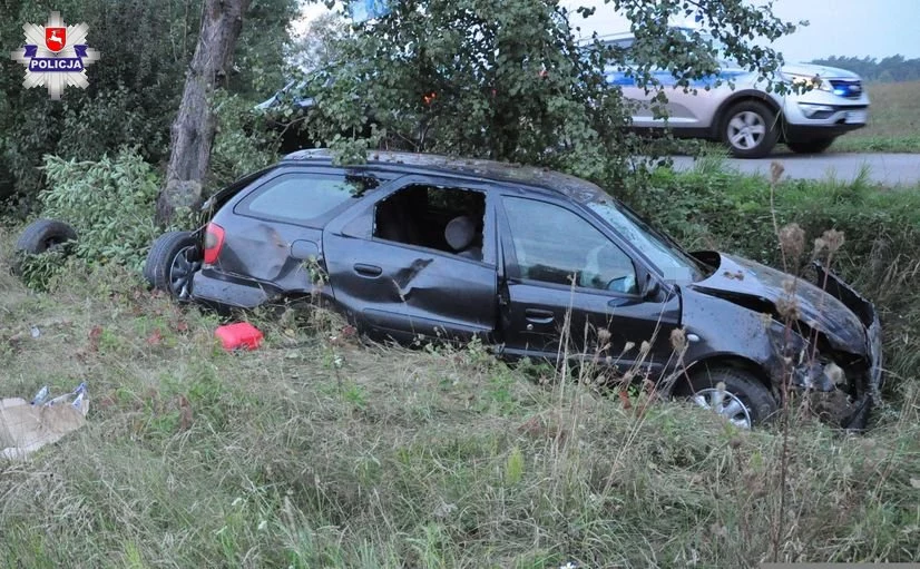 Co się dzieje z mężczyznami? Zostawili we wraku ranną koleżankę i uciekli!