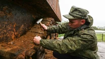 Wrak czołgu M4 Sherman wydobyty ze szlaku do Murmańska