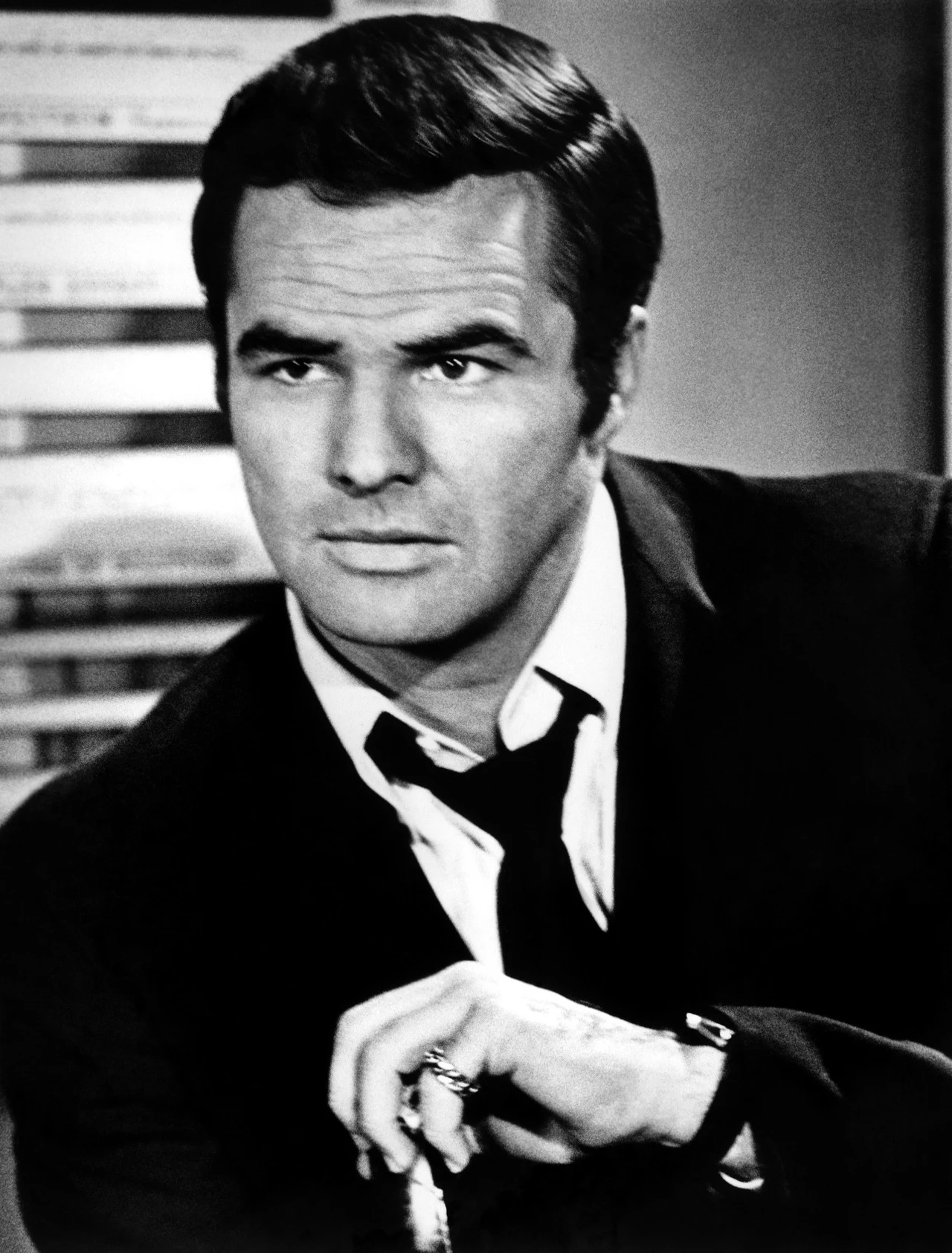 Pierwsze lata kariery artysty to głównie epizodyczne role w produkcjach telewizyjnych (m.in. "Gun Smoke", "Riverboat"). W 1970 zobaczyliśmy wreszcie Reynoldsa w pierwszoplanowej kreacji w serialu kryminalnym "Dan August". Zapewniła mu ona nominację do nagrody Złotego Globu.