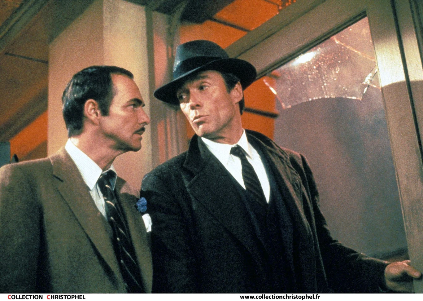 W latach 80. Reynolds wystąpił m.in w filmie "Gorący towar". Warto przypomnieć ten obraz, ponieważ mało kto pamięta, że Reynolds zagrał u boku Clinta Eastwooda. Akcja osadzona jest w Kansas City w latach 30. Dwóch dawnych przyjaciół (prywatny detektyw i policjant) toczy nierówną walkę z bezwzględnymi gangsterami w mieście pełnym grzechu. To kino sensacyjne z najwyższej półki.