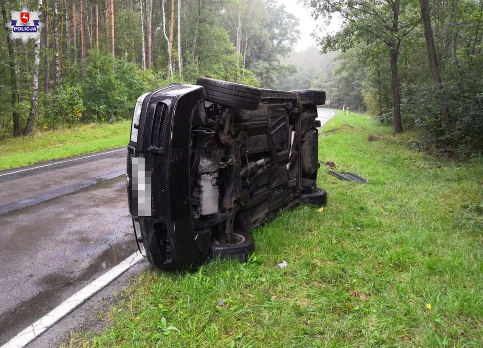 Samochód leżał na poboczu, nikogo przy nim nie było