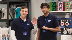 "Atypowy": Keir Gilchrist, Nik Dodani