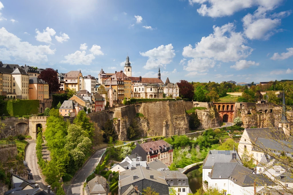 W gąszczu uliczek nie brakuje zieleni. Milionerzy kochają to miasto 