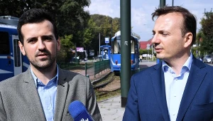 Kandydat na prezydenta Krakowa Łukasz Gibała i jego ekspert od komunikacji Jacek Mosakowski