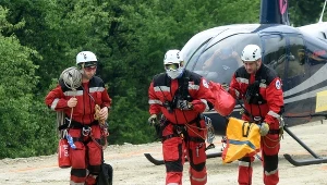 Ratownicy GOPR opatrzyli pilota i ranną kobietę (zdj. ilustracyjne)