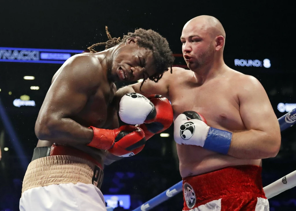 Adam Kownacki pokonał na punkty Charlesa Martina Adam Kownacki pokonał na punkty Charlesa Martina