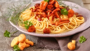 Spaghetti z kurkami i szynką