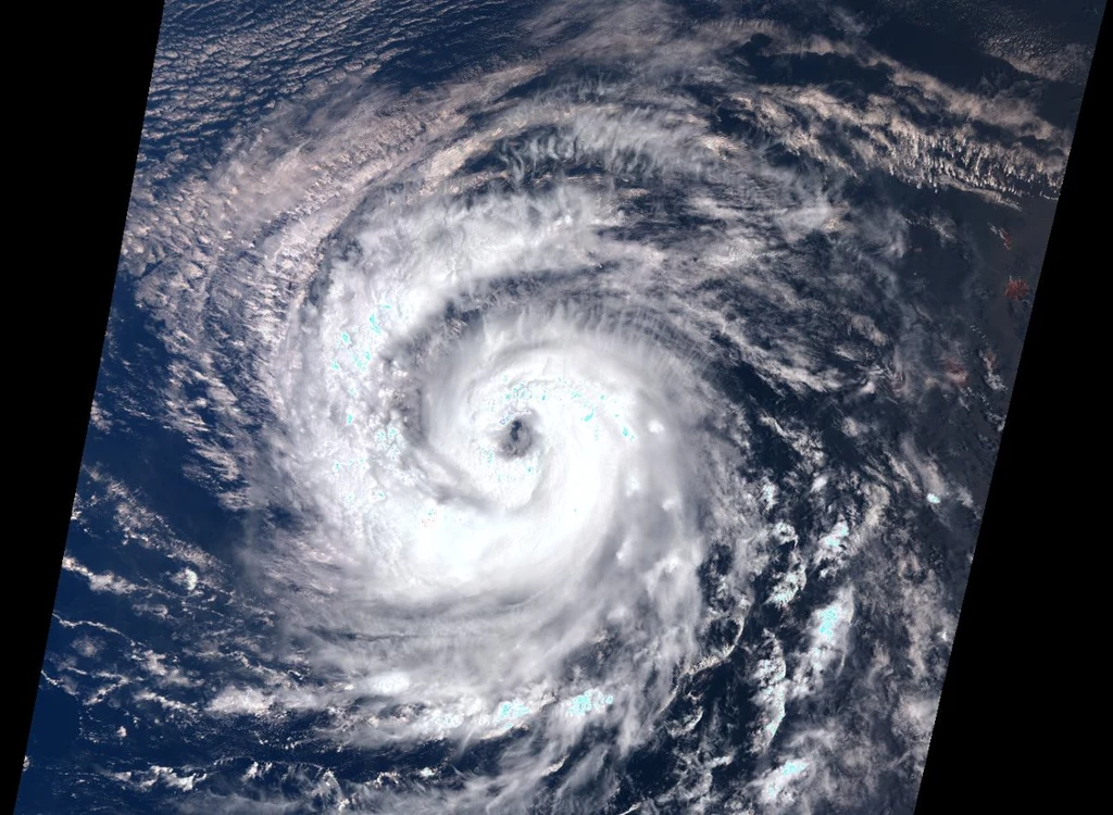 Huragan Helene okiem instrumentu OCLI z satelity Sentinel 3 (RGB, pasma 17, 5 i 2)