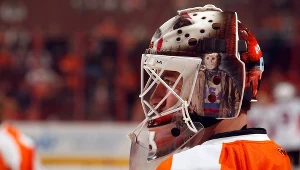 Jason Bacashihua w sezonie 2011/12 był hokeistą Philadeplhia Flyers, ale nie zagrał w żadnym meczu