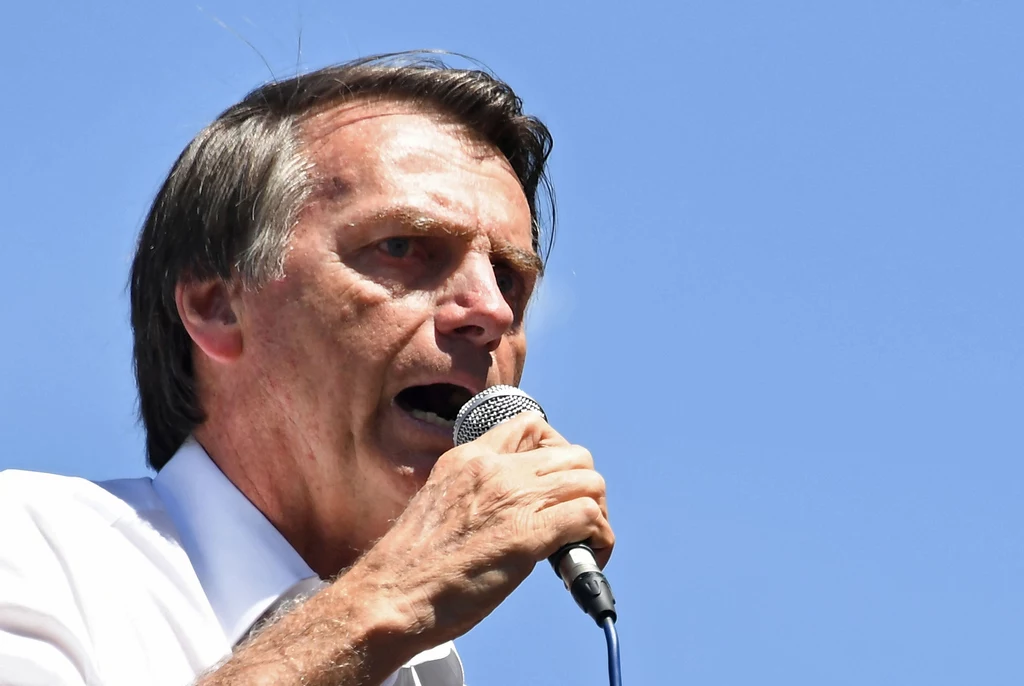 Jair Bolsonaro często nie zakłada maseczki Jair Bolsonaro często nie zakłada maseczki