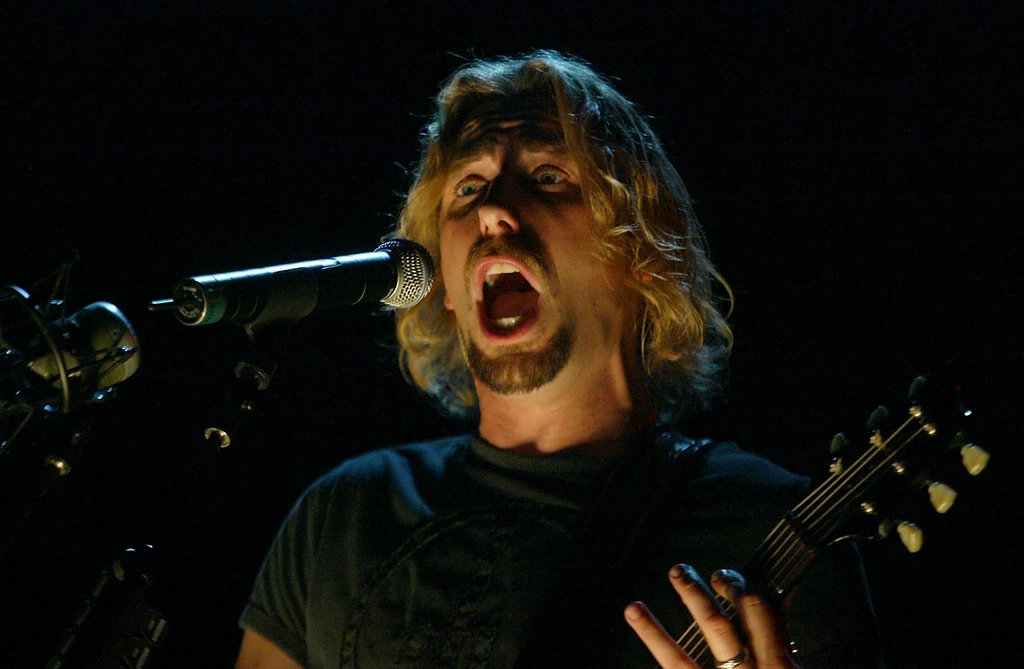 Chad Kroeger (Nickelback) w 2004 r.