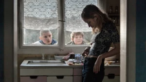 Kadr z filmu "Kawki na drodze"