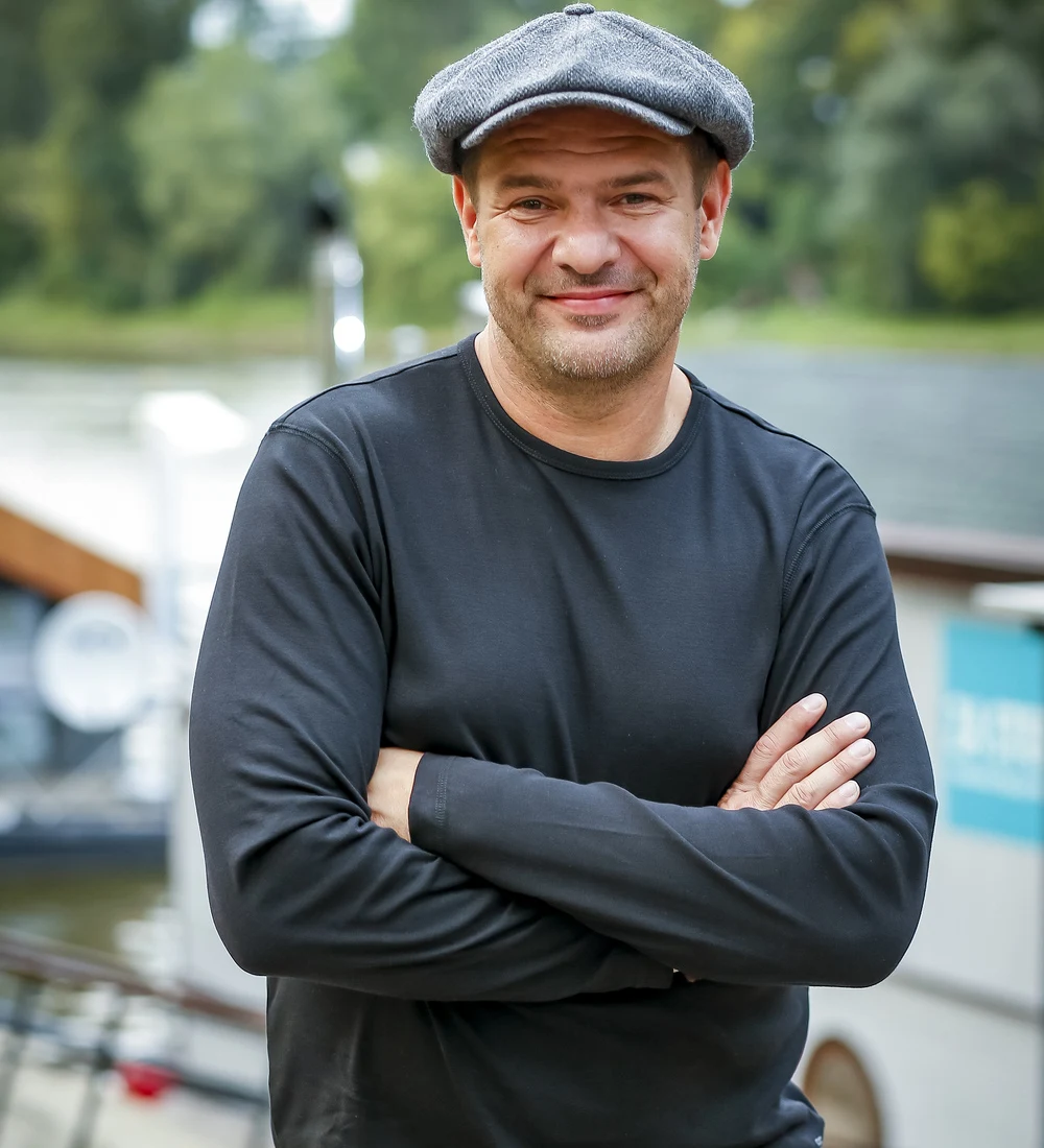 - Wchodzę w taki wiek, że zaczynam dostawać bardziej zróżnicowane propozycje - mówi Tomasz Karolak - Wchodzę w taki wiek, że zaczynam dostawać bardziej zróżnicowane propozycje - mówi Tomasz Karolak