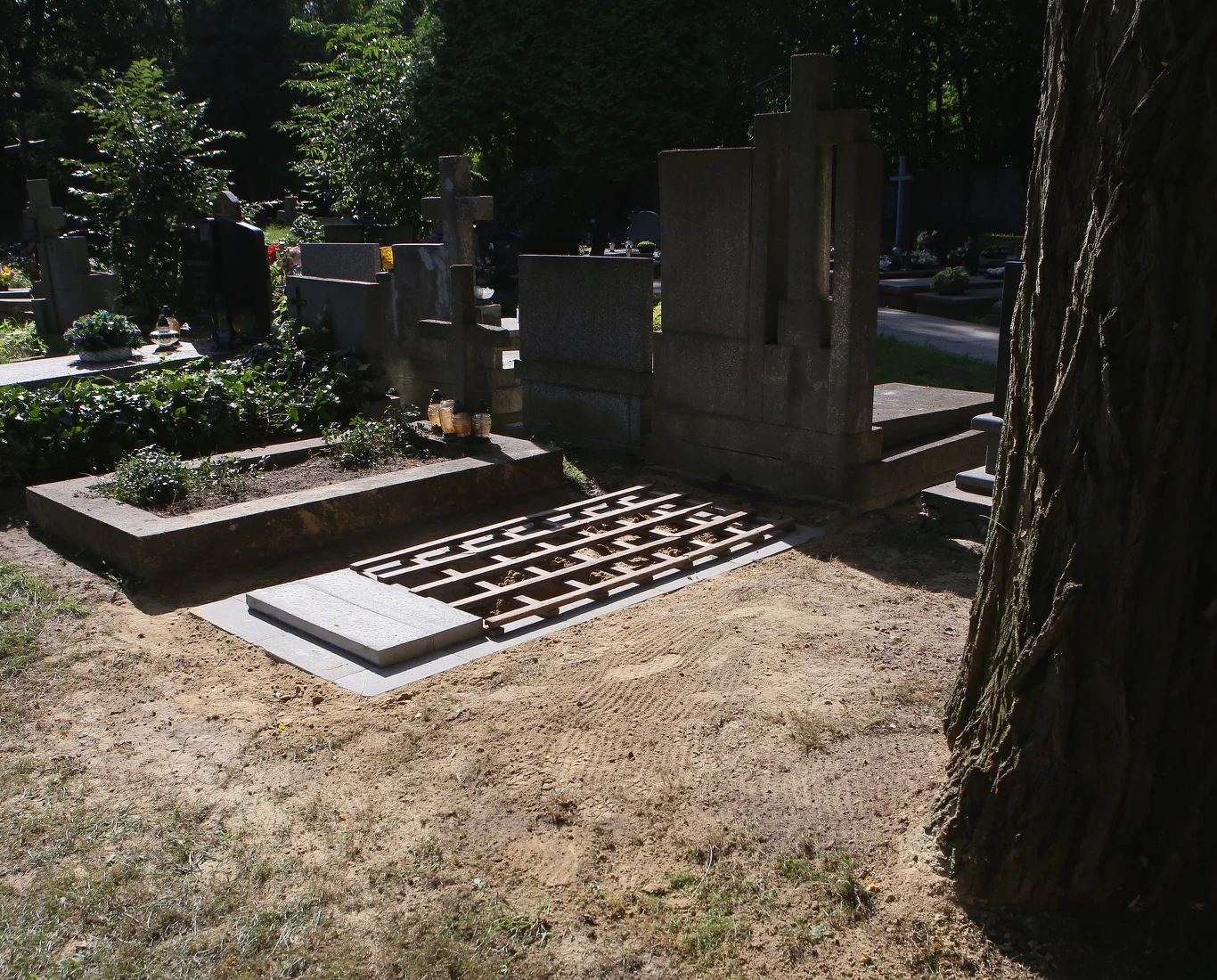 Grób Kory tuż przed pogrzebem Grób Kory tuż przed pogrzebem