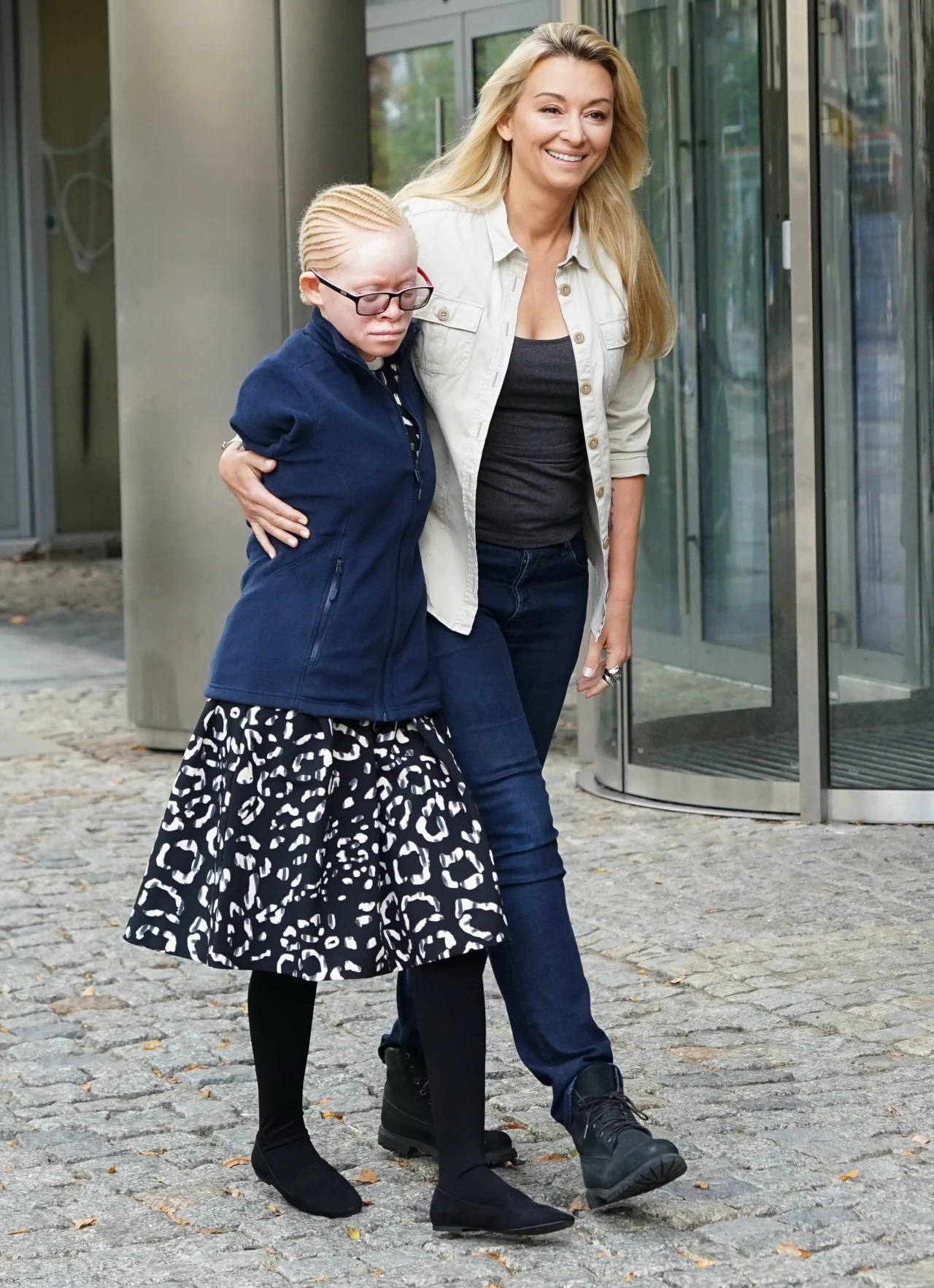 Martyna Wojciechowska ze swoją adoptowaną córką Kabulą Martyna Wojciechowska ze swoją adoptowaną córką Kabulą