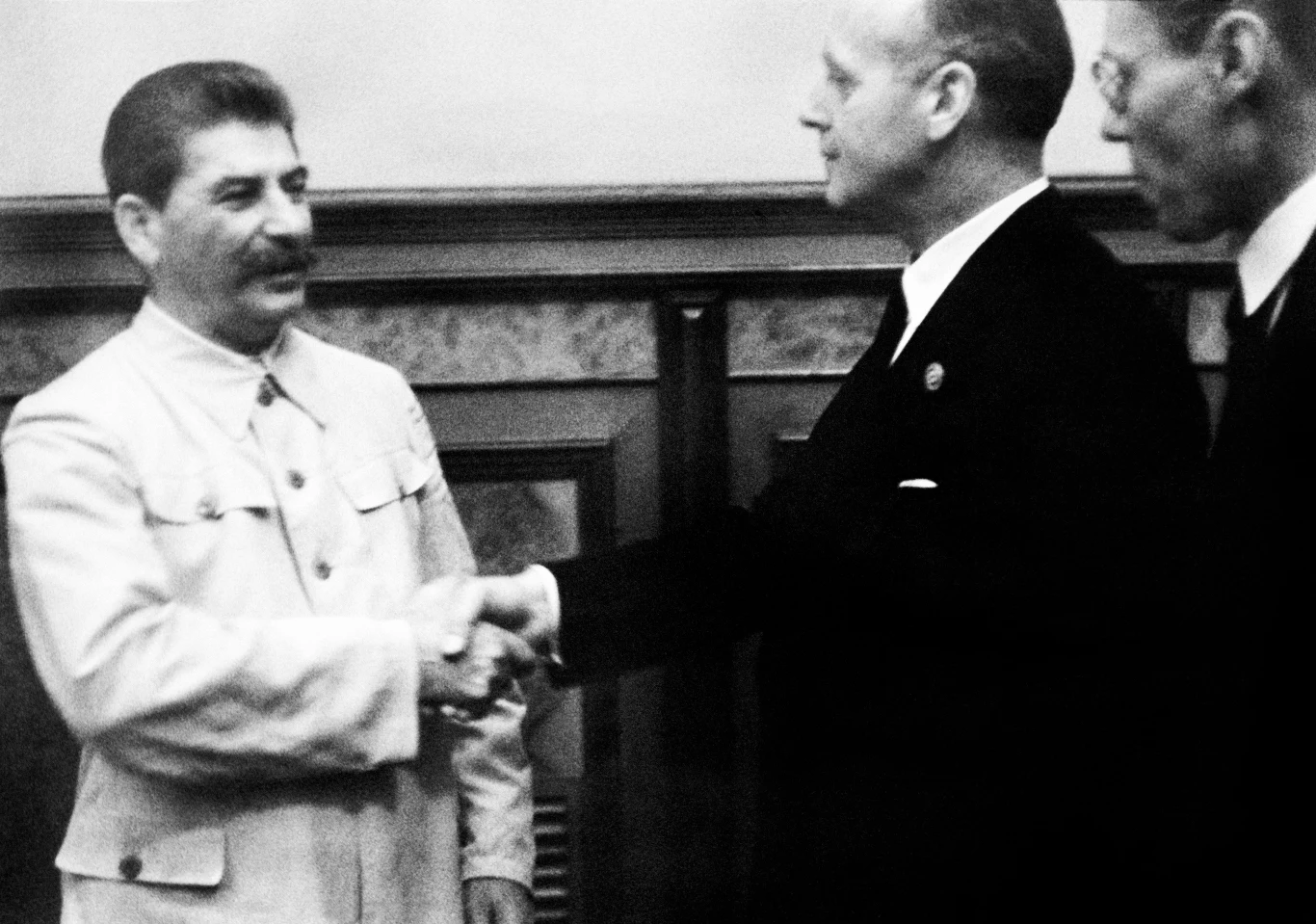 Sowiecki dyktator Józef Stalin i niemiecki minister spraw zagranicznych Joachim von Ribbentrop Sowiecki dyktator Józef Stalin i niemiecki minister spraw zagranicznych Joachim von Ribbentrop