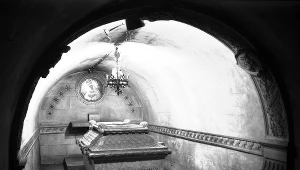 Sarkofag Adama Mickiewicza w krypcie Wieszczów Narodowych na Wawelu