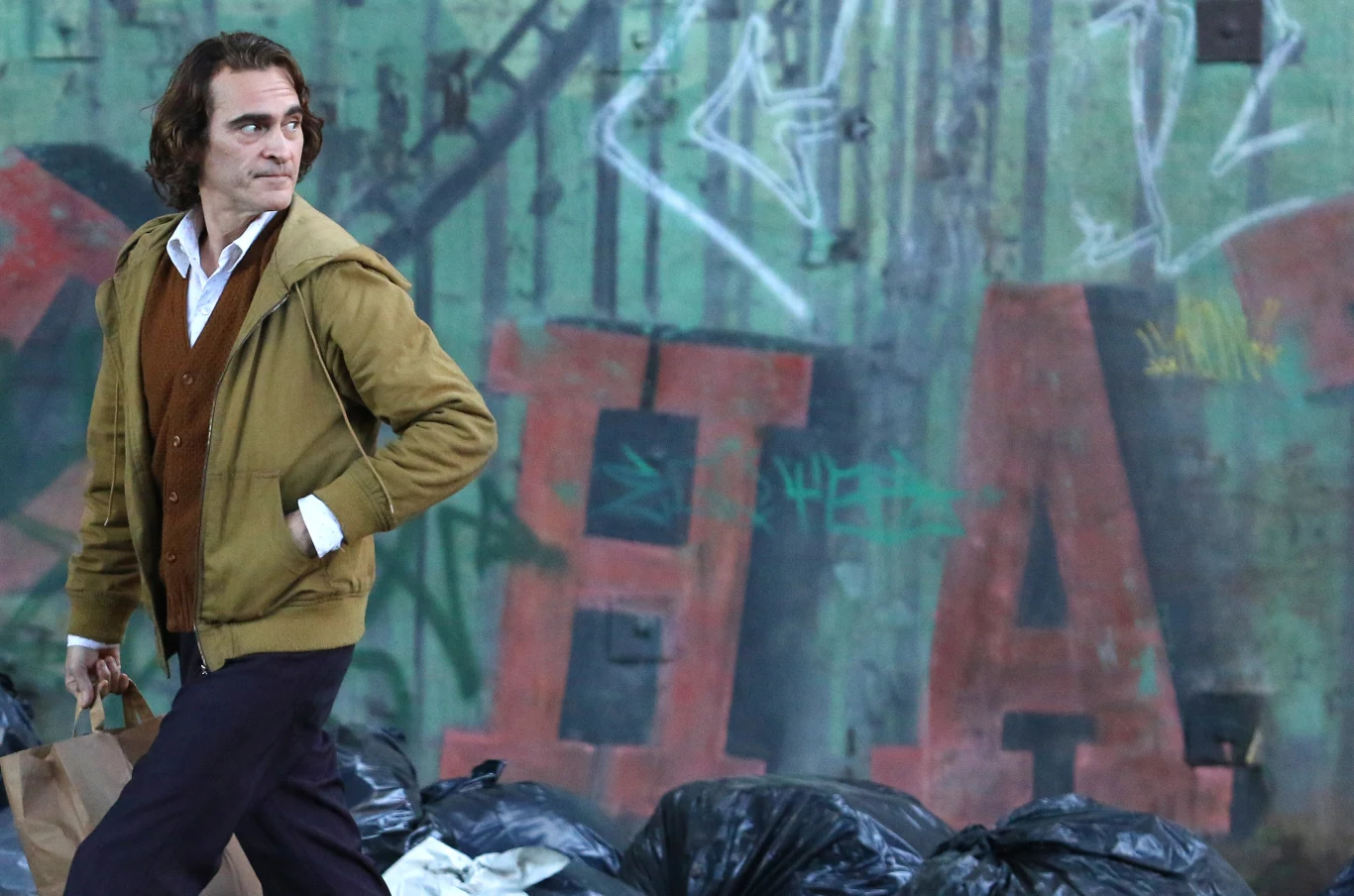 Joaquin Phoenix był już trzykrotnie nominowany do Oscara. Role w "Gladiatorze", "Spacerze po linie" oraz "Mistrzu" nie przyniosły mu upragnionej statuetki, ale może podobnie jak Heath Ledger otrzyma ją za kreację Jokera...