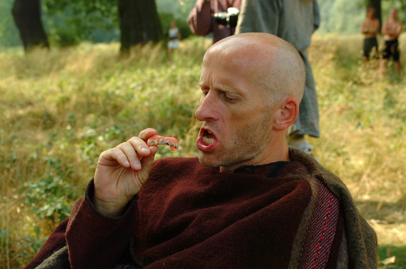 Produkcja Jerzego Hoffmana ostatecznie pojawiła się w kinach z podtytułem. Pełen tytuł filmu brzmi zatem "Stara baśń. Kiedy słońce było bogiem".

Na zdjęciu: Andrzej Pieczyński i jego filmowa szczęka