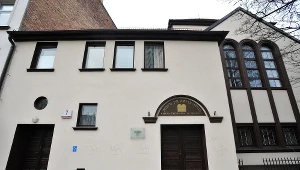 To nie pierwszy atak na Nową Synagogę w Gdańsku. W listopadzie 2013 roku wymalowano na niej trzy swastyki i napis SS.